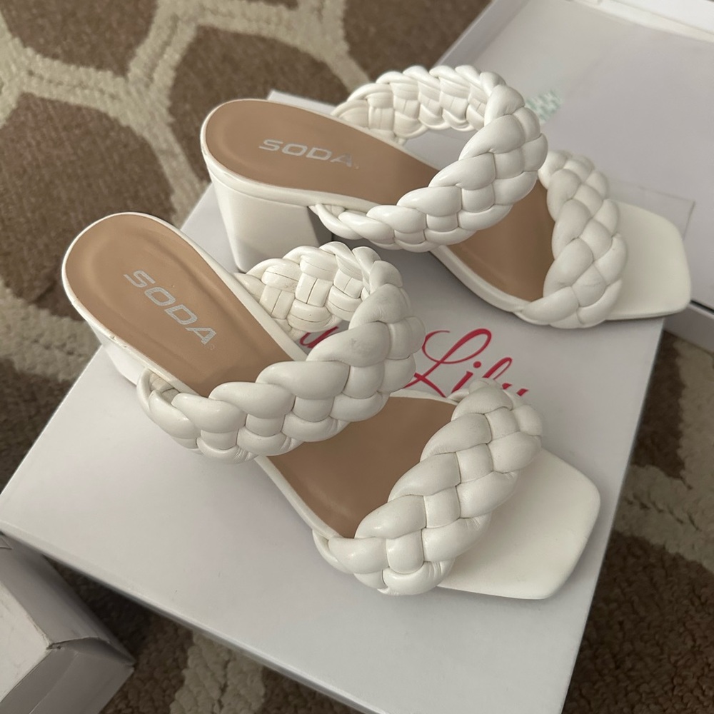 Heel dress shoes